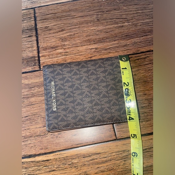MK passport holder wallet Michael Kors monogram passport holder travel wallet - Picture 10 of 13